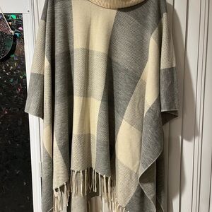 Chic Gray and Cream Plaid Poncho